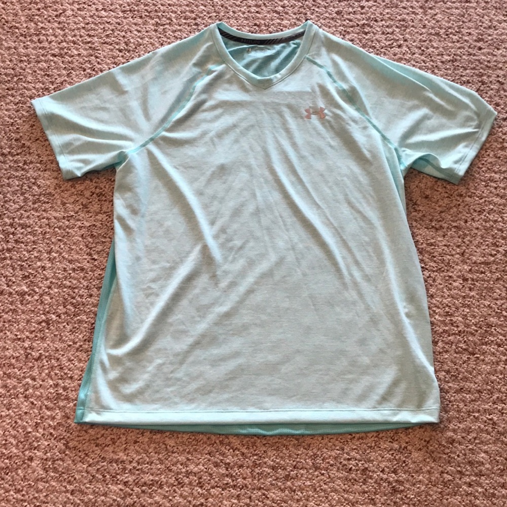 Men’s Under Armour V neck
